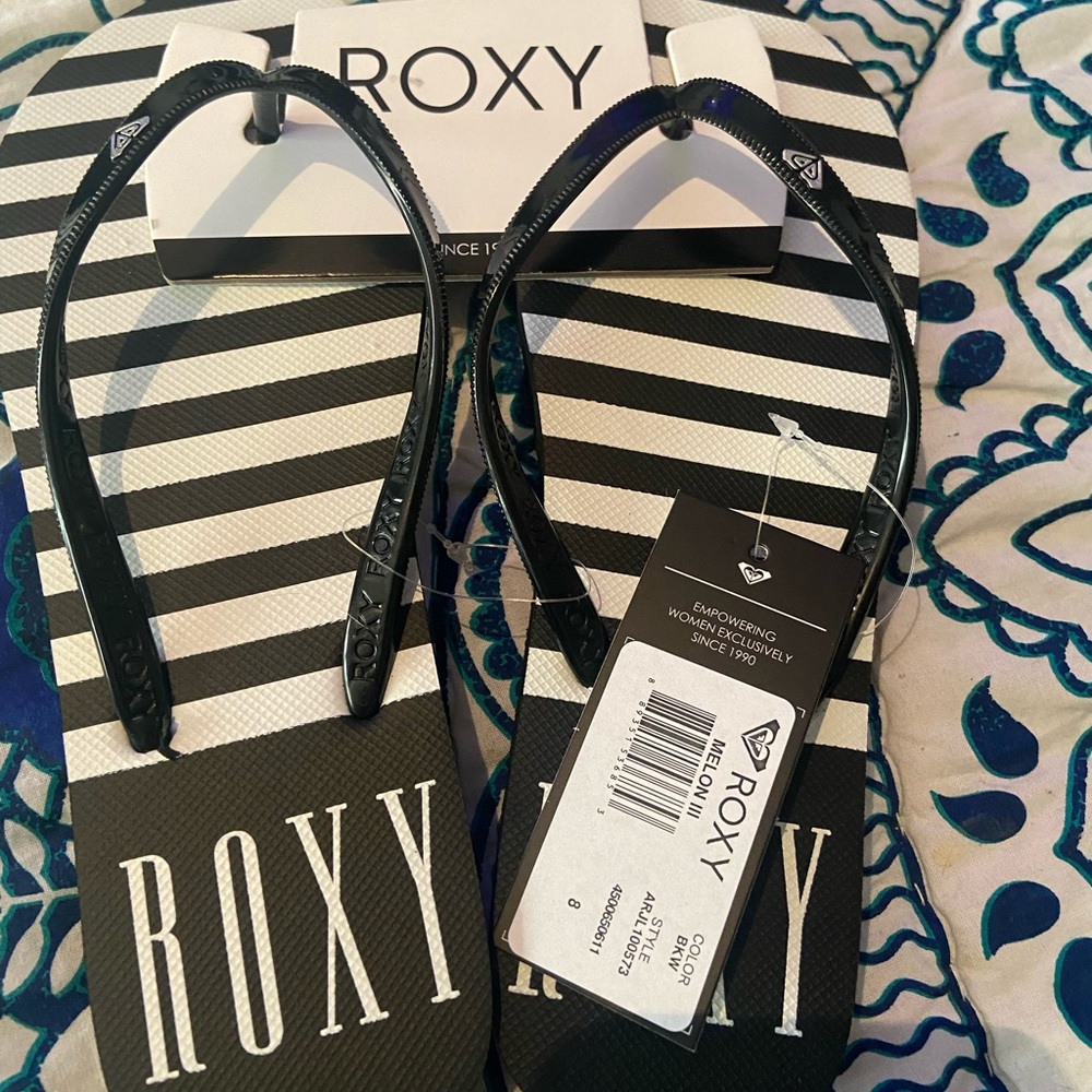 Roxy brand flip flops
